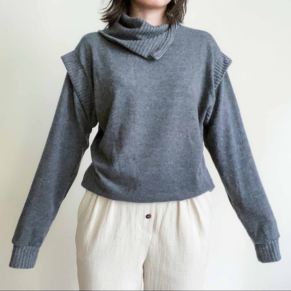 NWT ultra soft zipper slit neck sweater in Grey - Picture 2 of 11